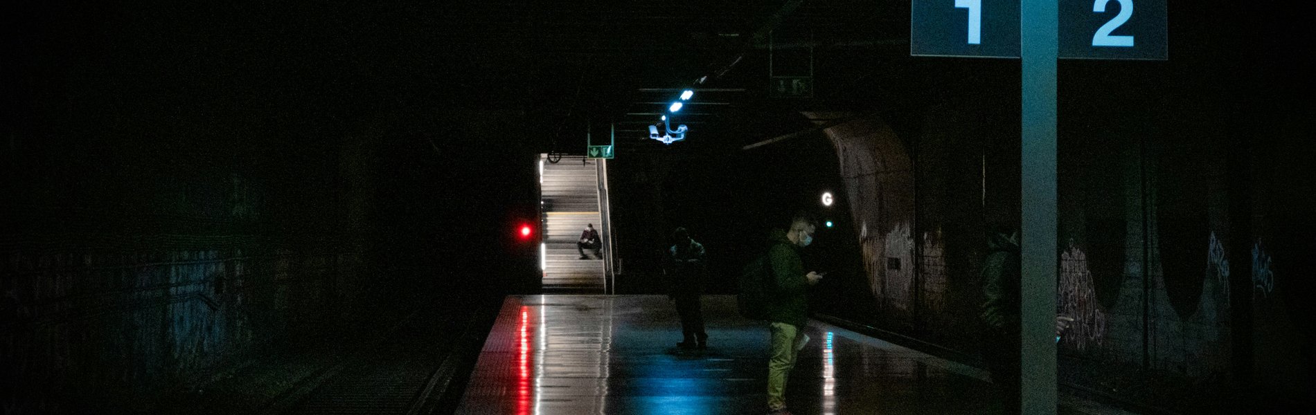 metro estacion oscuras